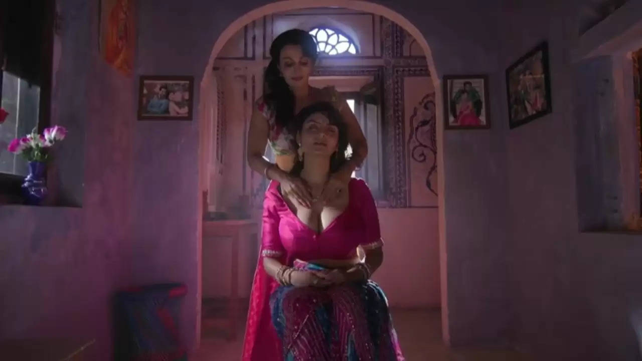 Gandi Baat Anveshi Jain and Flora Saini Sexy Video