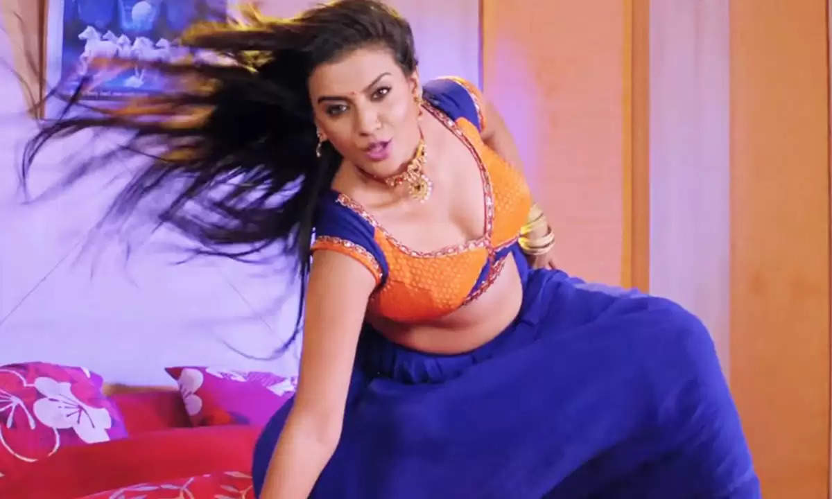 Akshara Singh Hot Video