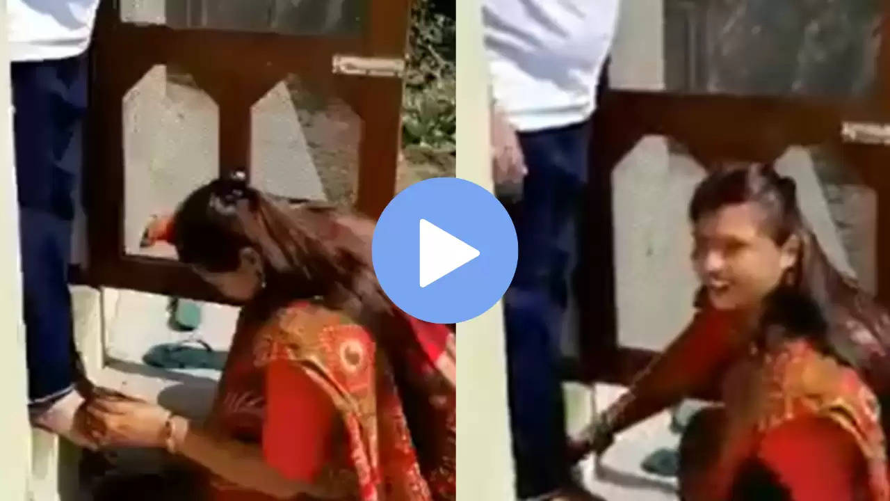 Viral Video: पति के पैर धोकर पी रही पत्नी का वीडियो वायरल, लोग बोले-‘जरूर 160 सोमवार का व्रत किया होगा‘