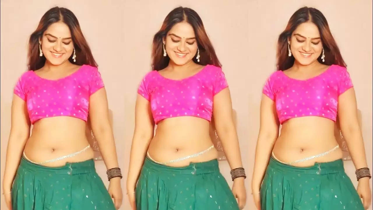 Desi Bhabhi Sexy Video in Saree